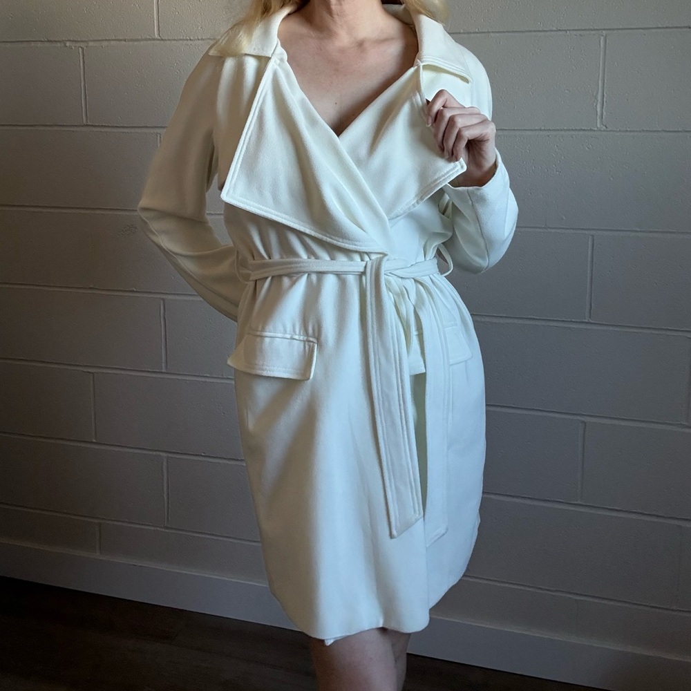 Le Chateau Elegant Off White Women's Trench